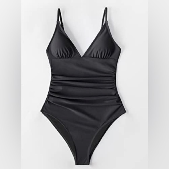 Medium Black CUPSHE Women's Shirring Design V-Neck Low Back One Piece Swimsuit - Picture 4 of 7